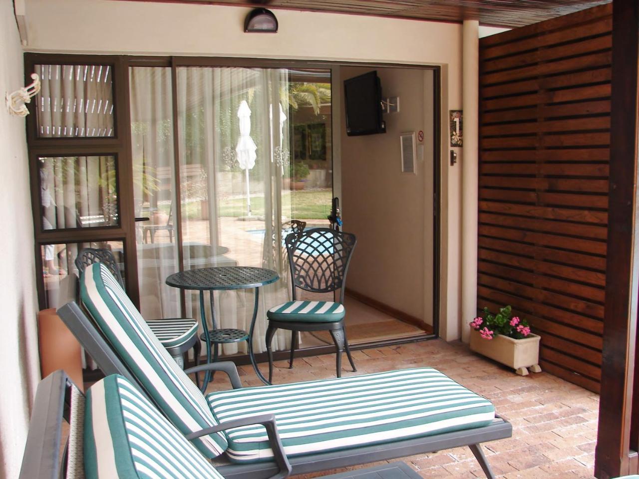 Majorca House Bed & Breakfast Съмърсет Уест Екстериор снимка